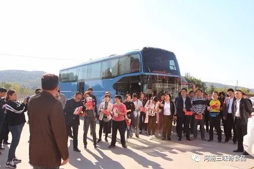 湖濱區科級以上干部100余人到三味奇公司參觀(guān)指導工作