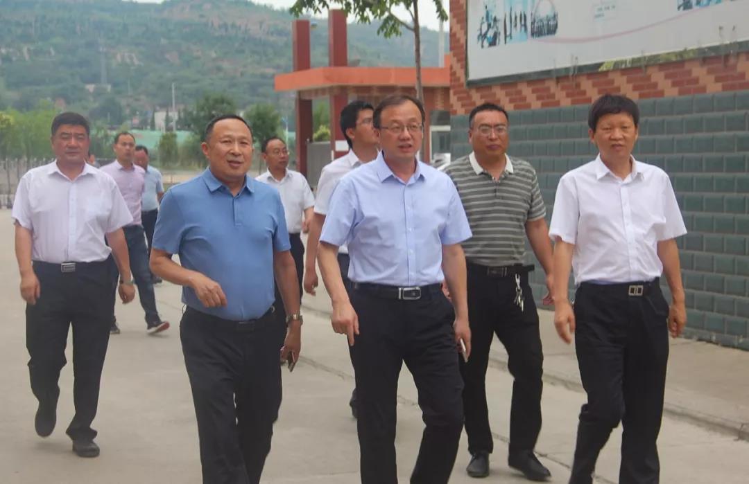 三門(mén)峽市副市長(cháng)萬(wàn)戰偉一行蒞臨三味奇公司調研指導工作