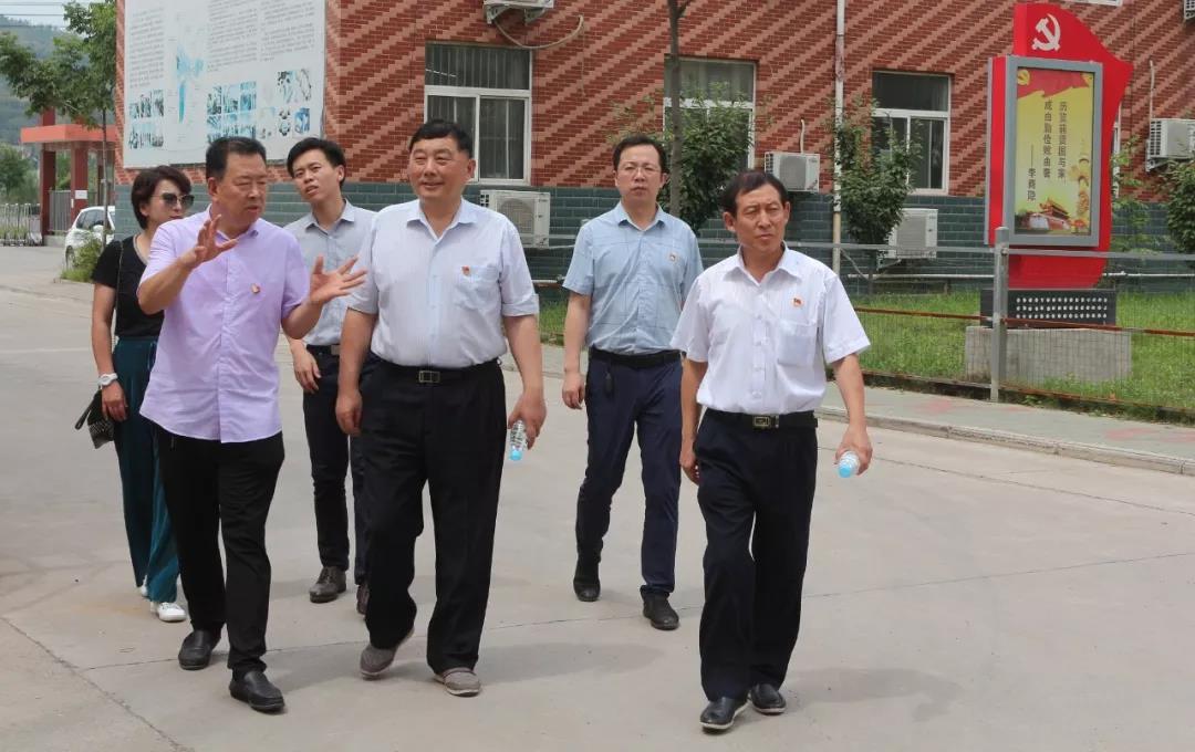 河南省市場(chǎng)監管局非公黨建處處長(cháng)葛占國一行到三味奇調研指導工作