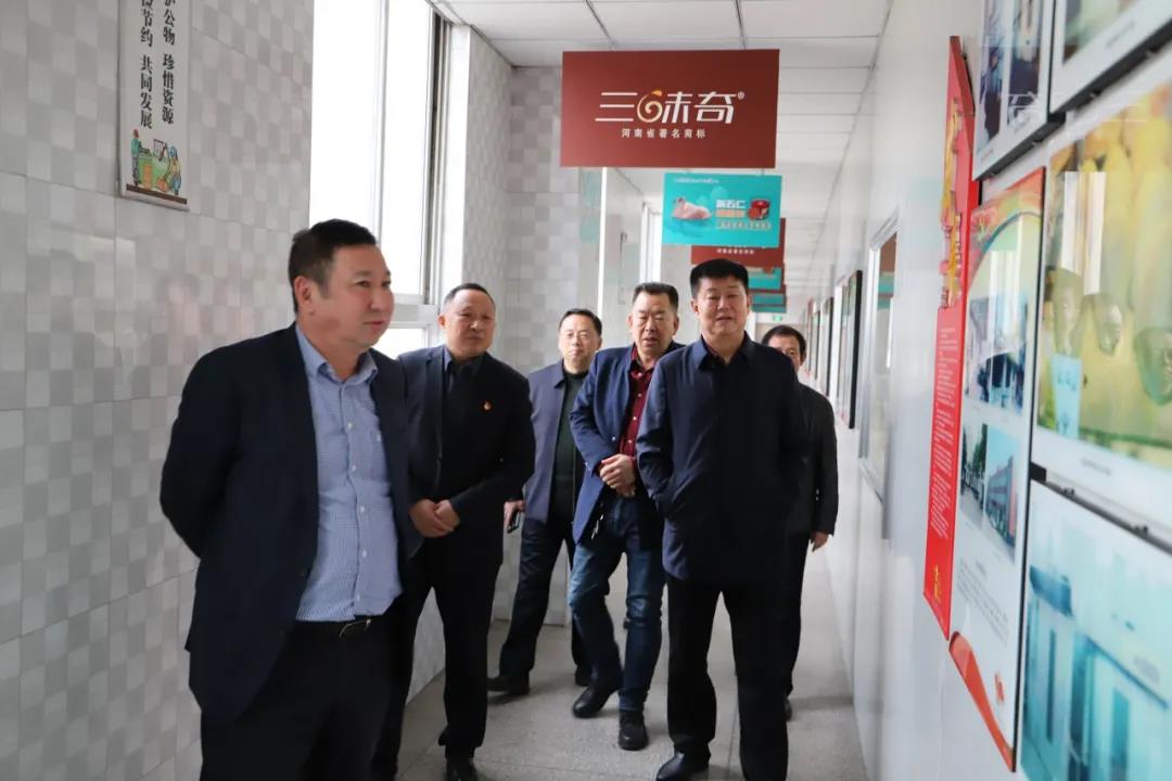 中國質(zhì)量報河南記者站站長(cháng)孫中杰一行蒞臨河南三味奇采風(fēng)調研非公黨建