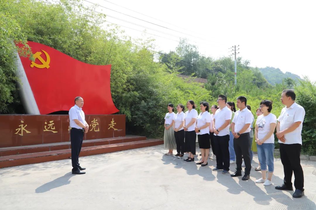 【七一特輯】三門(mén)峽市湖濱區非公黨工委聯(lián)合中共河南三味奇食品有限責任公司支部委員會(huì )開(kāi)展黨建主題活動(dòng)